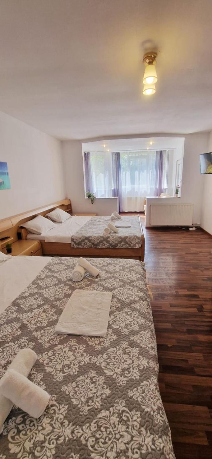 Stephanie Apartment-Centru Civic Brasov Exterior photo